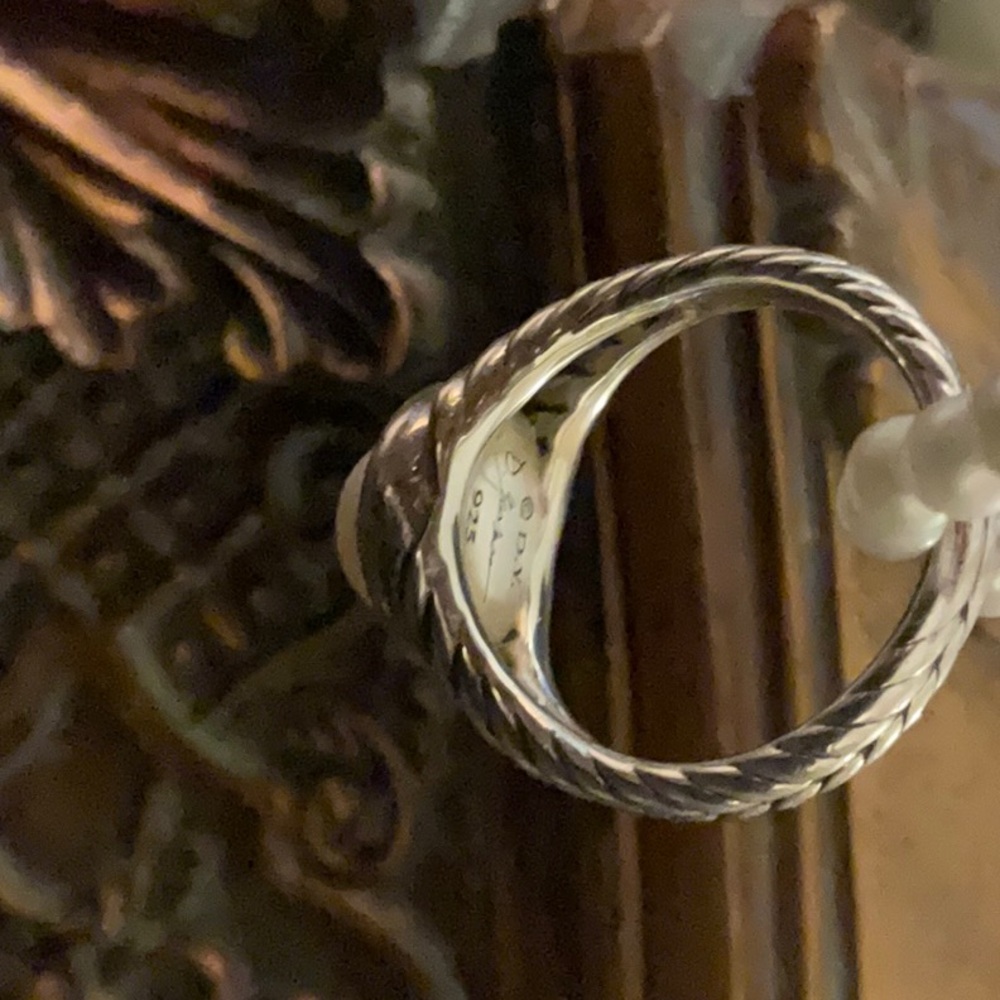 Elegant Silver Pearl Ring - Picture 5 of 6